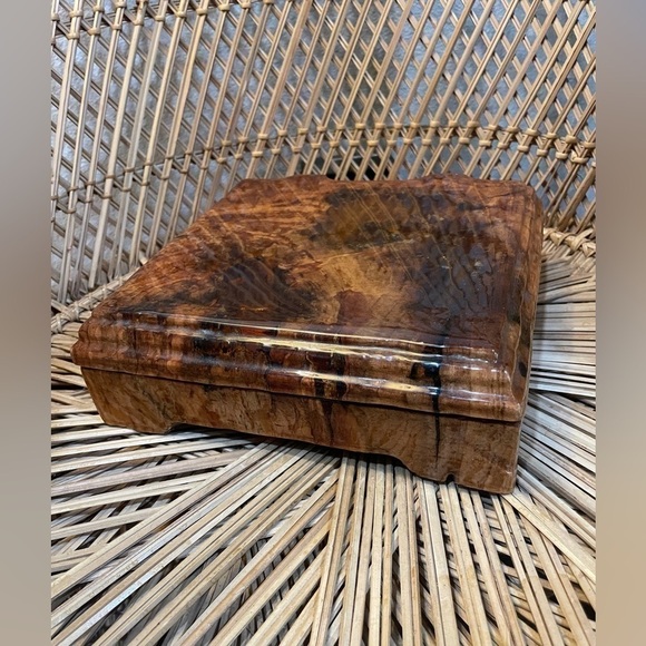 Vintage Resin & Wood Jewelry Box – Heart Compartments • Retro Brown - Picture 4 of 8